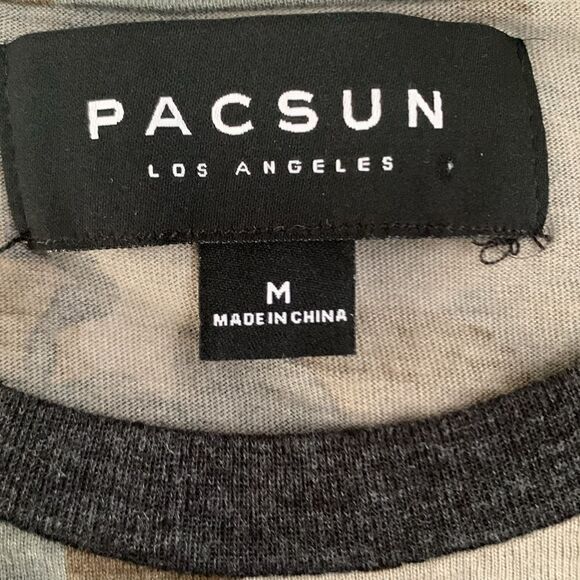 PAC Sun Camouflage Short Sleeve Roses Appliqué T-Shirt Women’s Size M - Picture 7 of 8